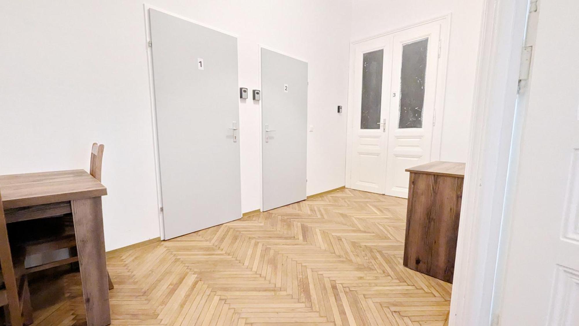 Spacious - 15 Min From Airport & Center, 5 Min From Main-bus Station Ez 7-8 * Vienne