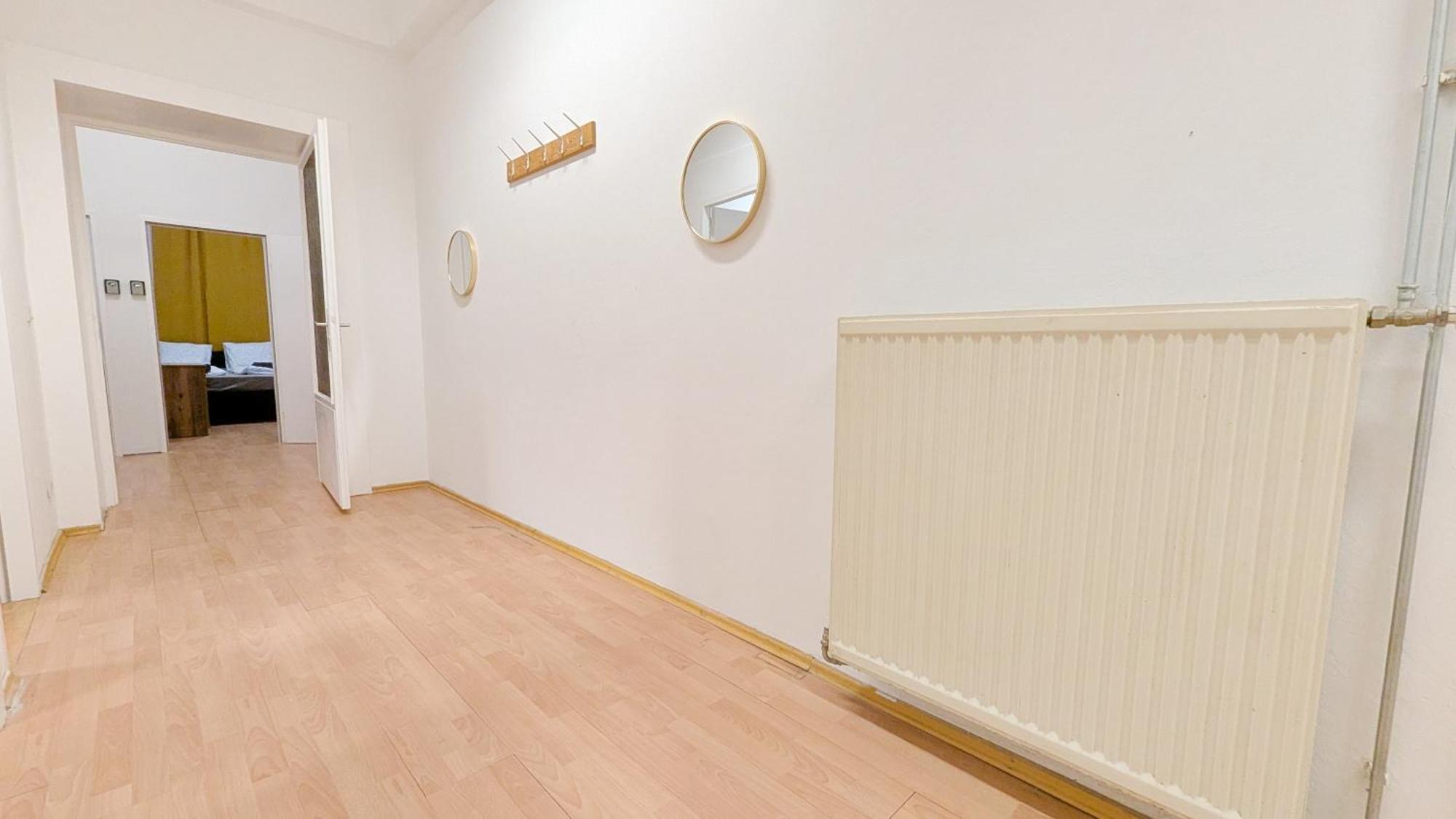 Spacious - 15 Min From Airport & Center, 5 Min From Main-bus Station Ez 7-8 Séjour chez l'habitant *